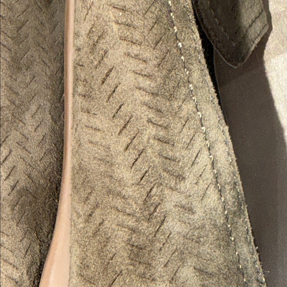 Birdies brown suede latticed size 8 1/2 flats - Picture 16 of 17